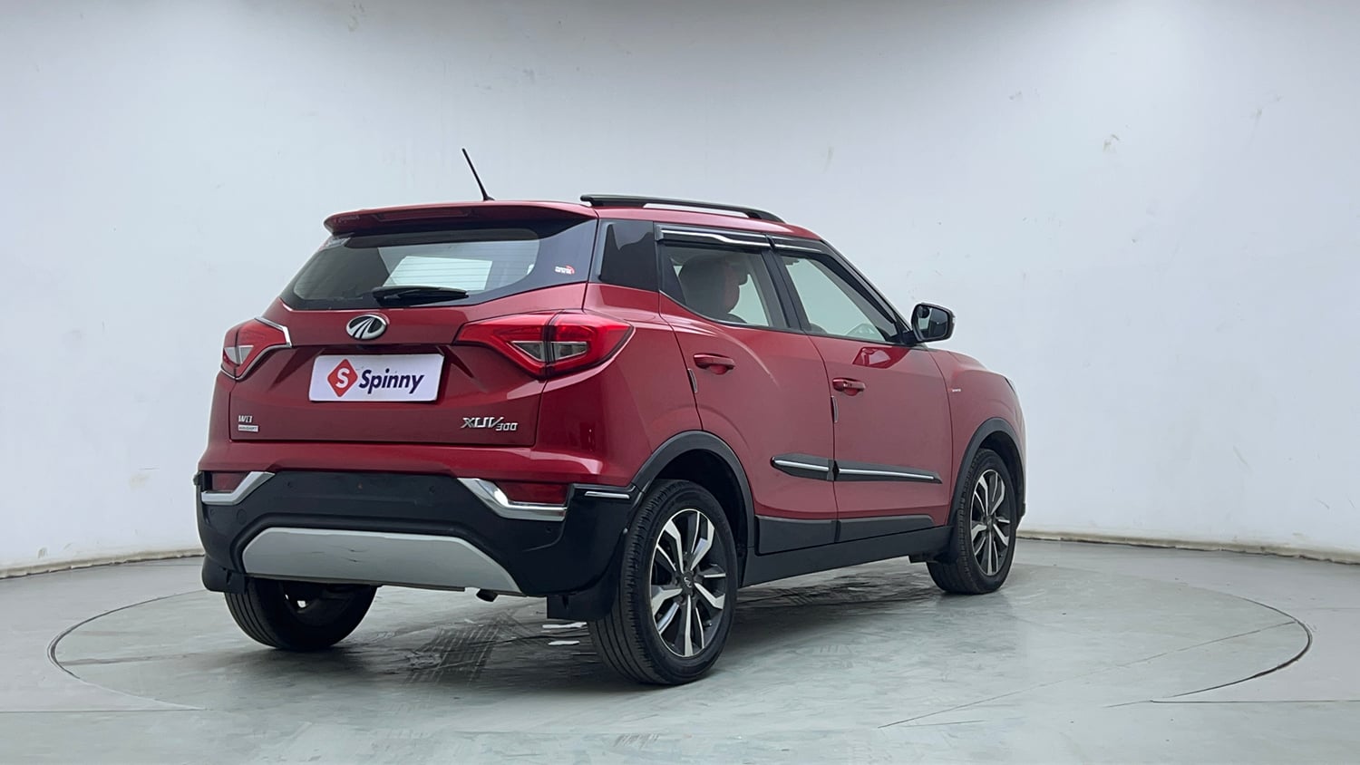 Used 2021 Mahindra XUV 300 W8 (O) 1.2 Petrol AMT Petrol Automatic exterior RIGHT REAR CORNER VIEW