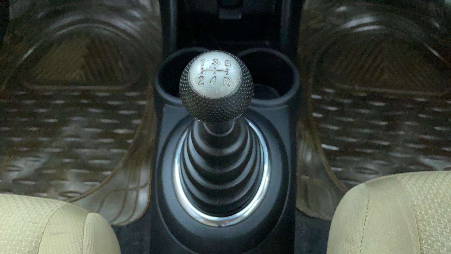 Used 2014 Honda Brio S MT Petrol Manual interior GEAR  KNOB VIEW