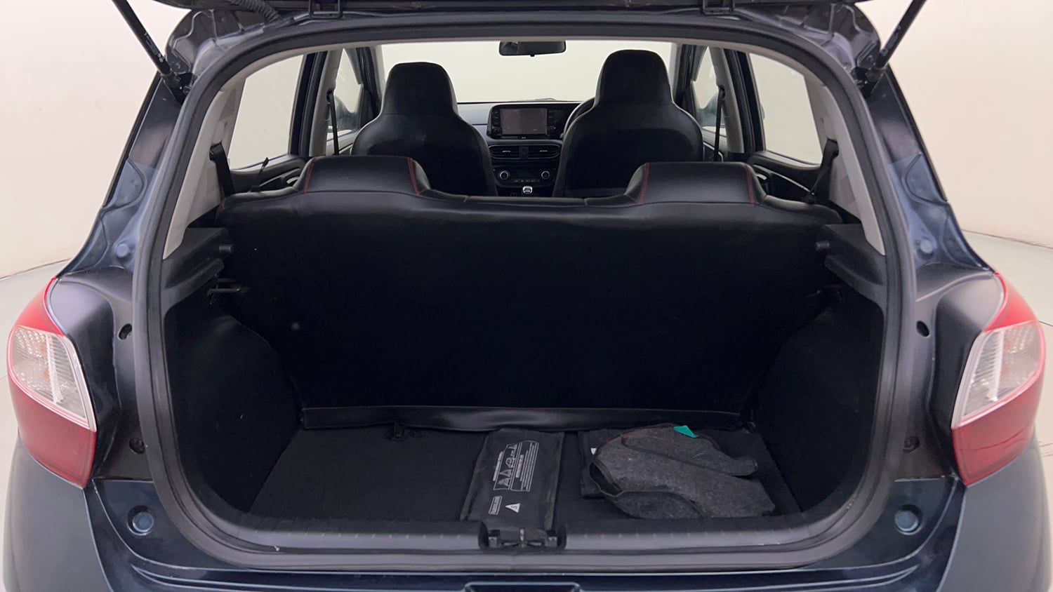 Used 2021 Hyundai Grand i10 Nios Sportz 1.2 Kappa VTVT Dual Tone Petrol Manual interior DICKY INSIDE VIEW
