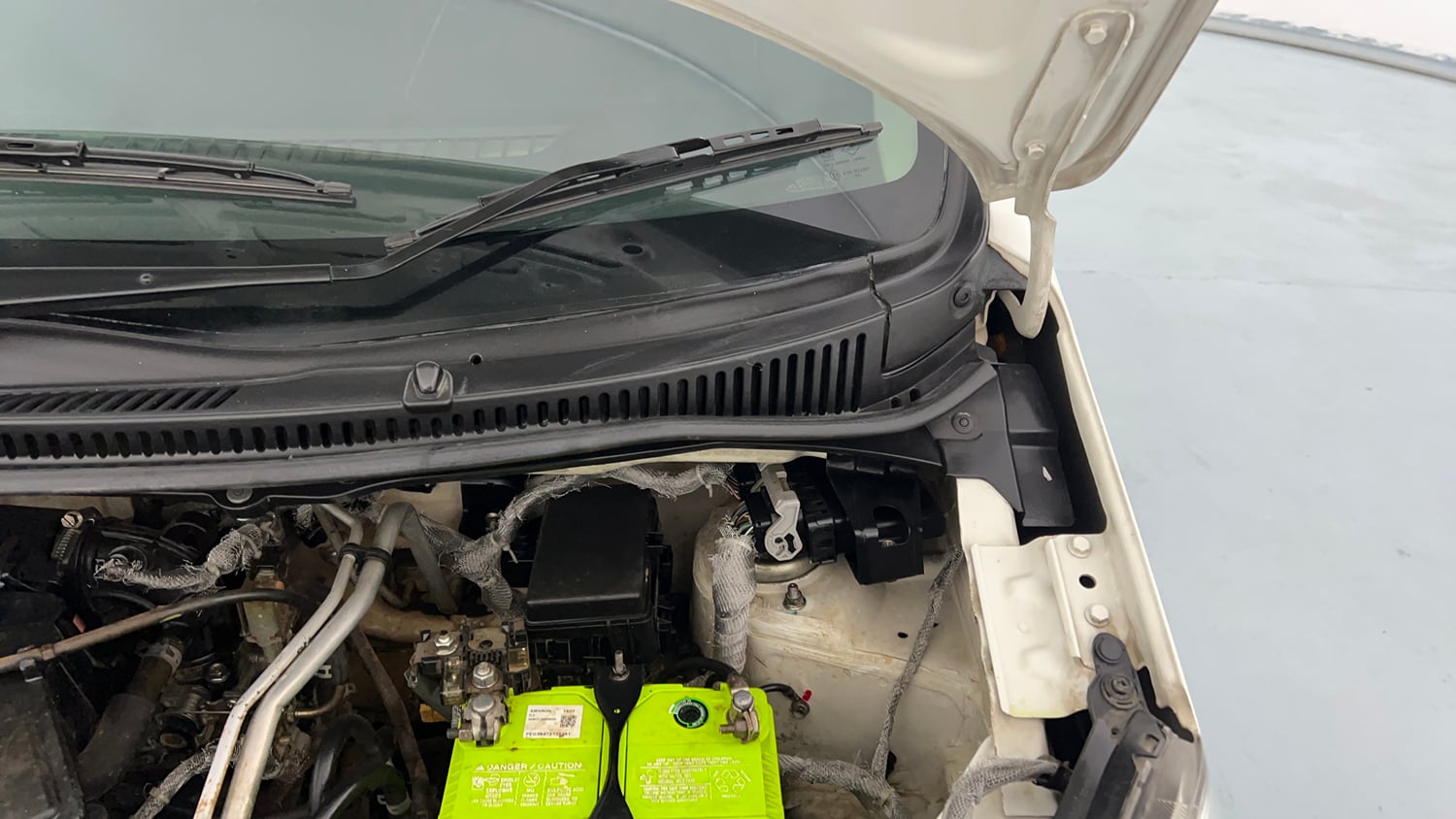 Used 2016 Maruti Suzuki Wagon R VXI Petrol Manual engine ENGINE LEFT SIDE HINGE & APRON VIEW