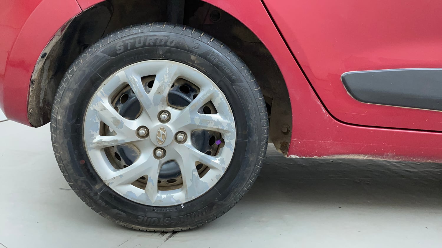 Used 2017 Hyundai Grand i10 Sportz (O) 1.2 Kappa VTVT Petrol Manual tyres RIGHT REAR TYRE RIM VIEW