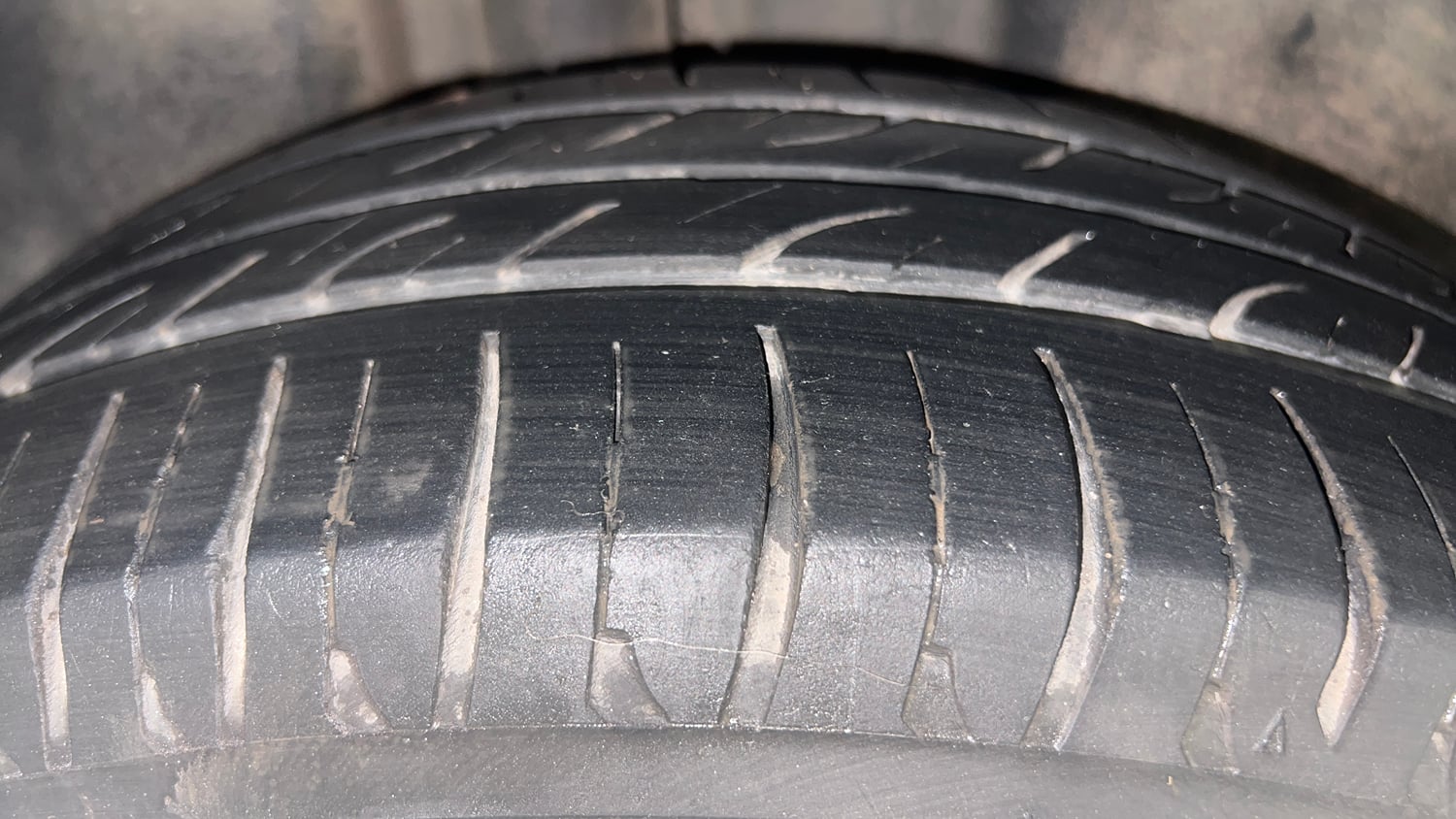 Used 2014 Volkswagen Vento Highline Petrol Petrol Manual tyres RIGHT REAR TYRE TREAD VIEW