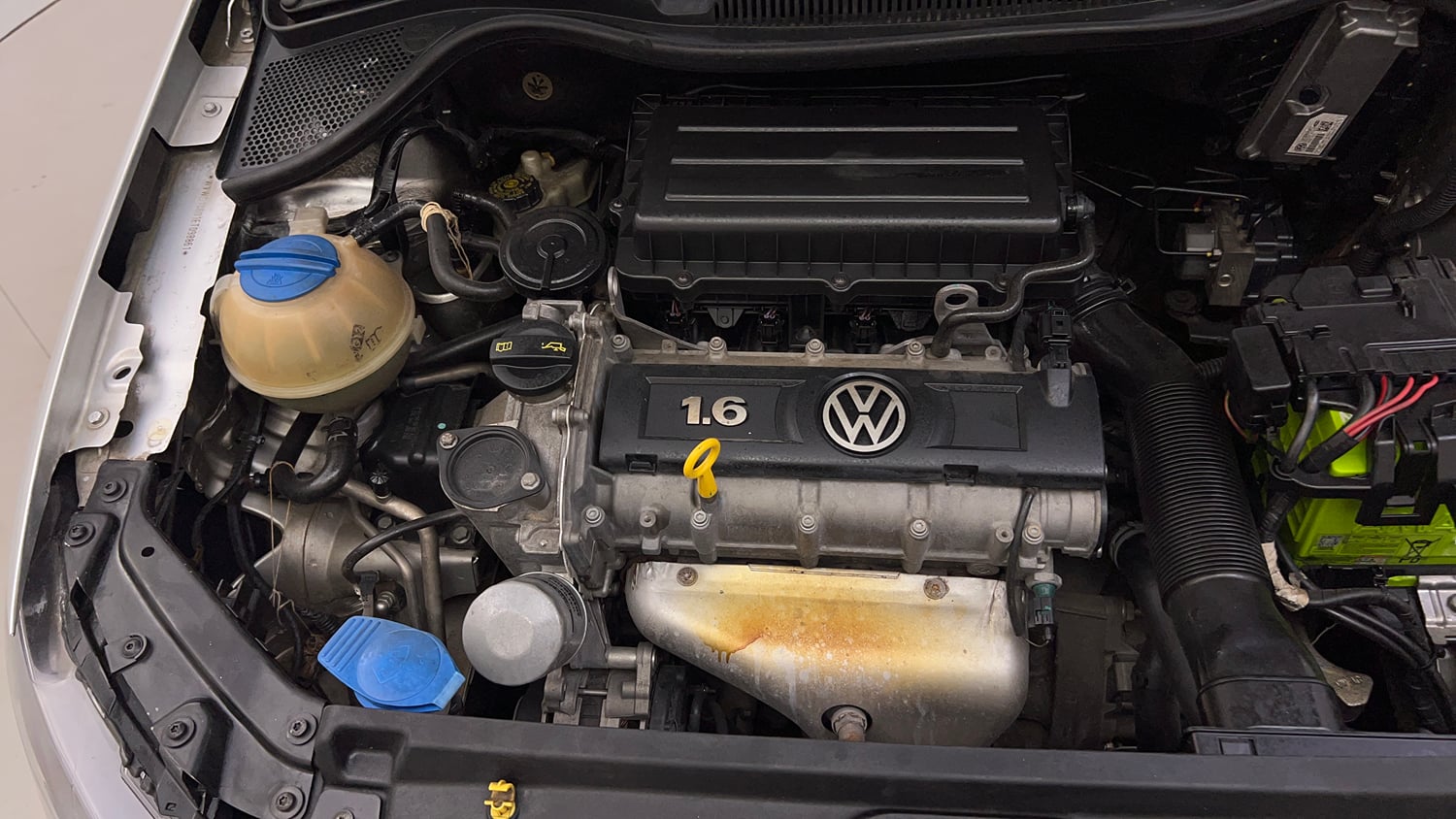 Used 2014 Volkswagen Vento Highline Petrol Petrol Manual engine ENGINE RIGHT SIDE VIEW