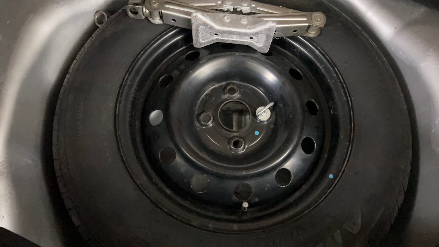 Used 2014 Maruti Suzuki Swift VXi Petrol Manual tyres SPARE TYRE VIEW