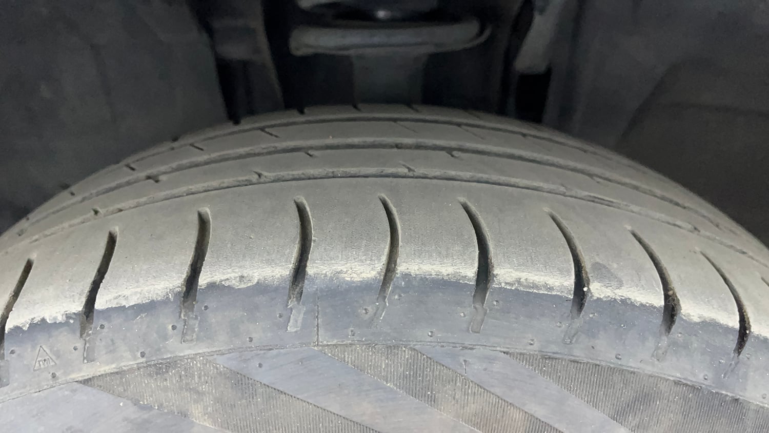 Used 2022 Renault Triber RXZ Dual Tone Petrol Manual tyres LEFT FRONT TYRE TREAD VIEW