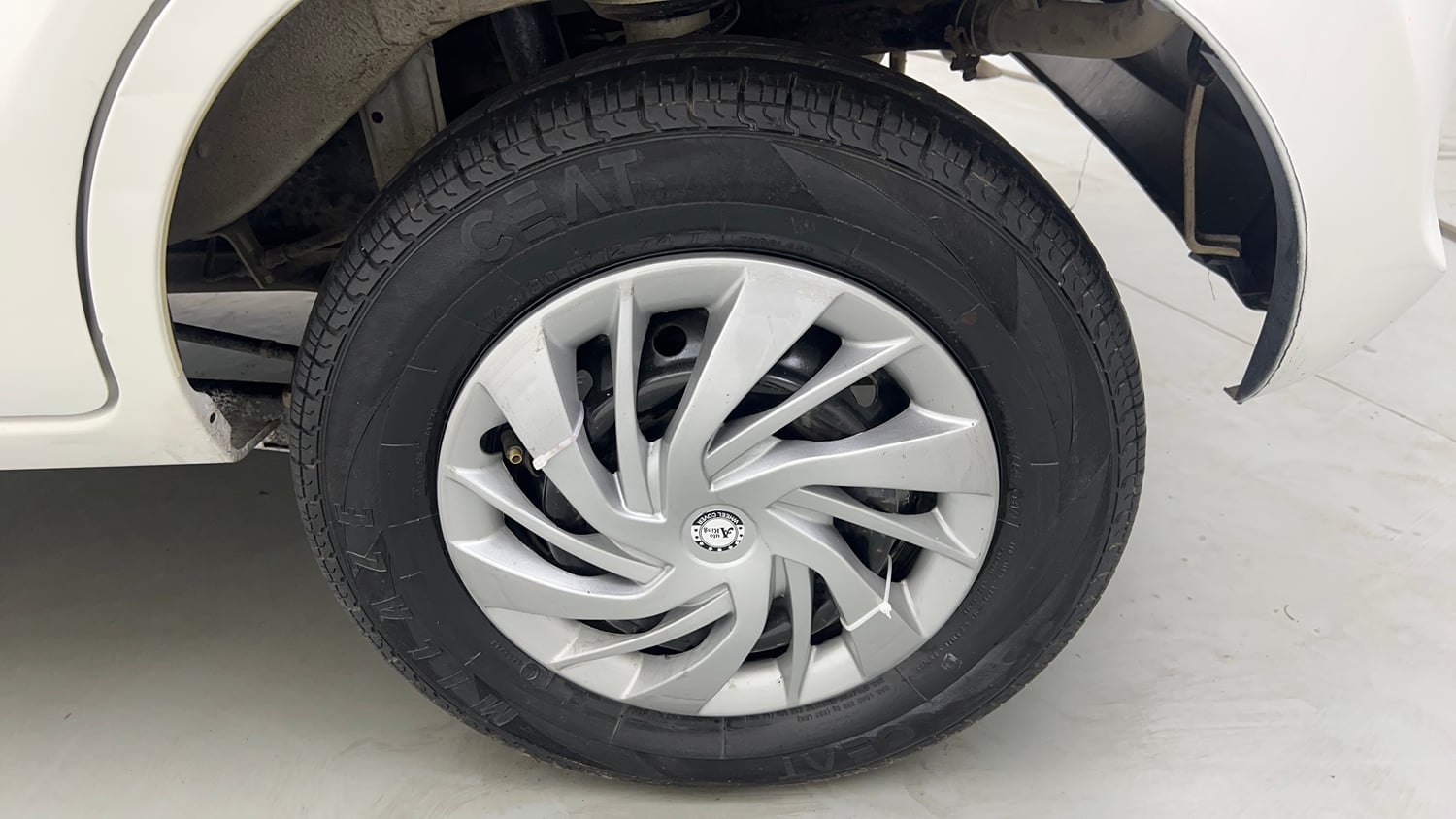 Used 2017 Maruti Suzuki Alto 800 LXi (O) Petrol Manual tyres LEFT REAR TYRE RIM VIEW
