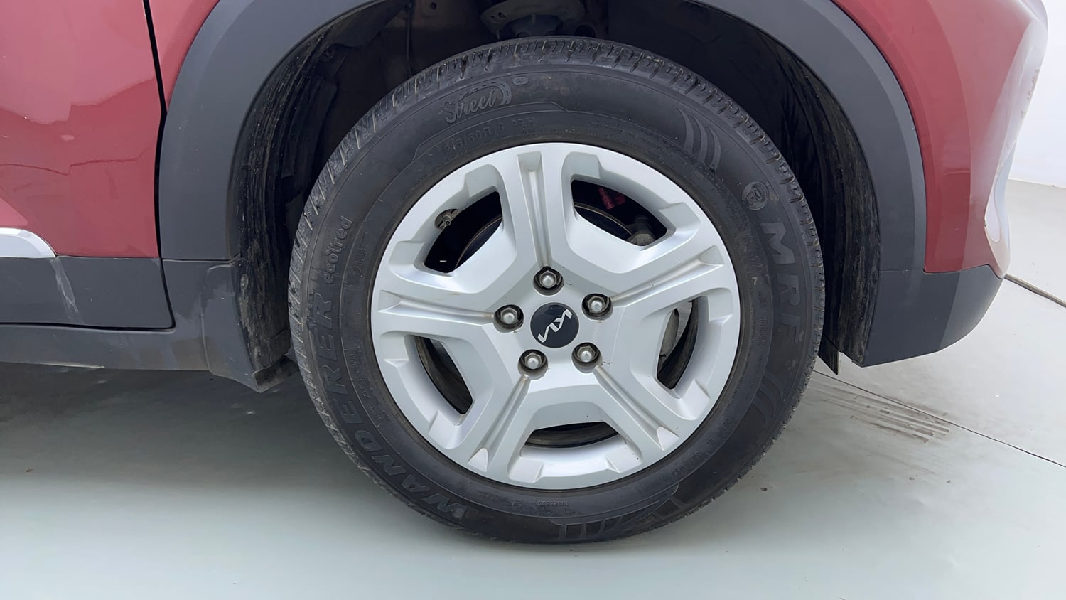 Used 2023 Kia Sonet HTK 1.2 Petrol MT Petrol Manual tyres RIGHT FRONT TYRE RIM VIEW