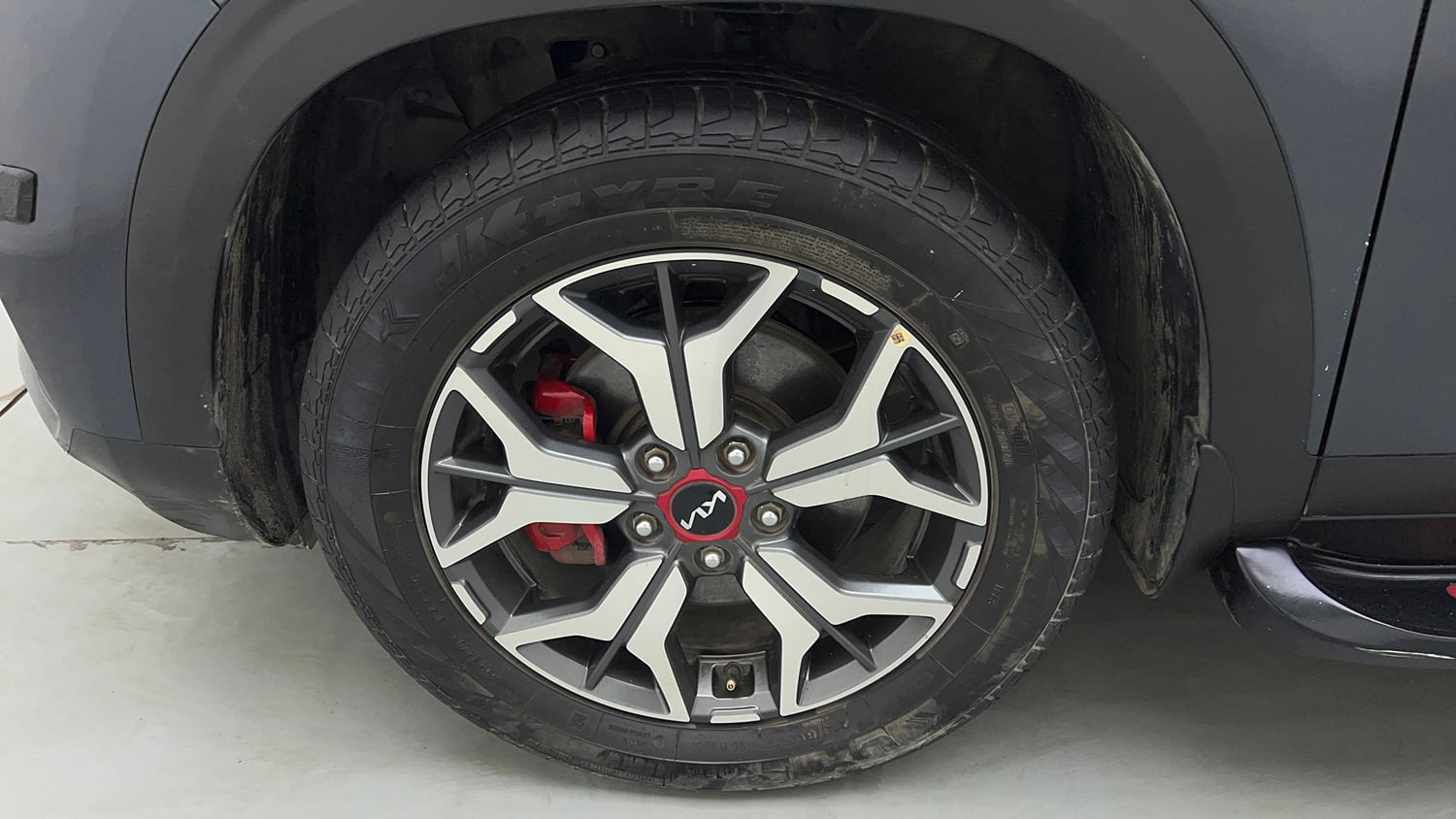 Used 2023 Kia Seltos GTX Plus 1.4 Petrol Manual tyres LEFT FRONT TYRE RIM VIEW
