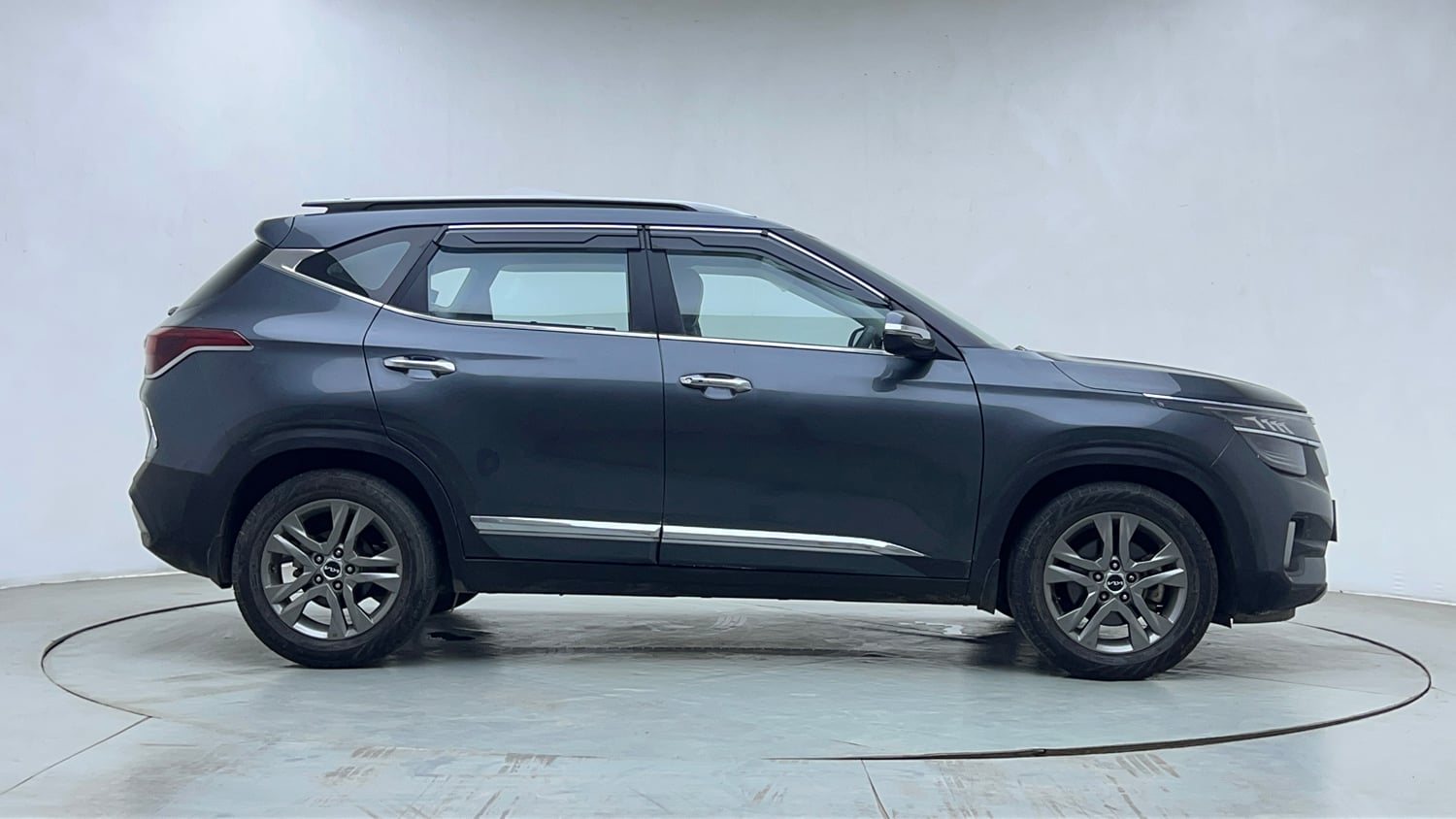 Used 2022 Kia Seltos HTX 1.5 Petrol Manual exterior RIGHT SIDE VIEW