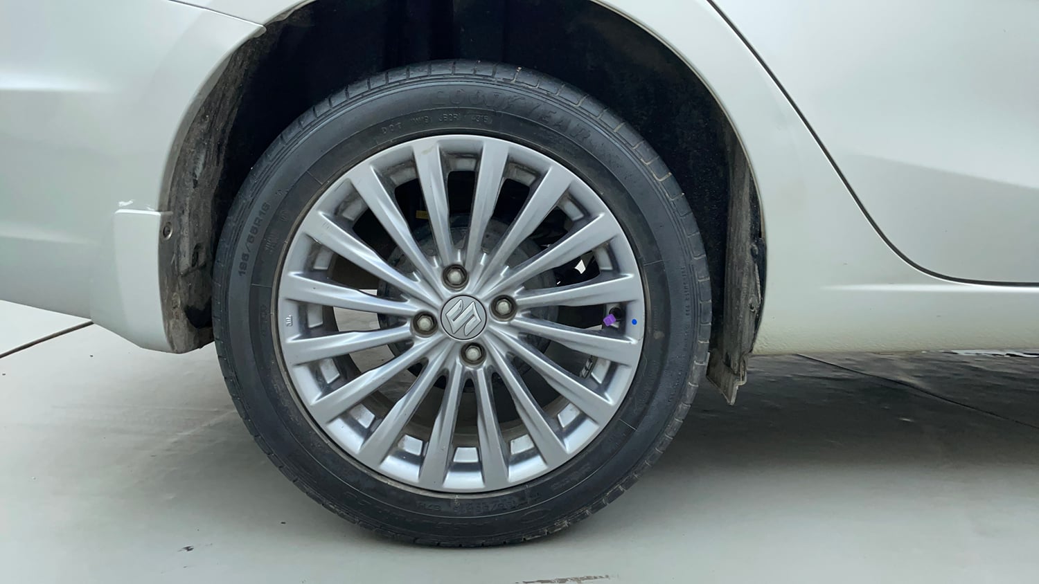 Used 2017 Maruti Suzuki Ciaz ZXi  AT Petrol Automatic tyres RIGHT REAR TYRE RIM VIEW