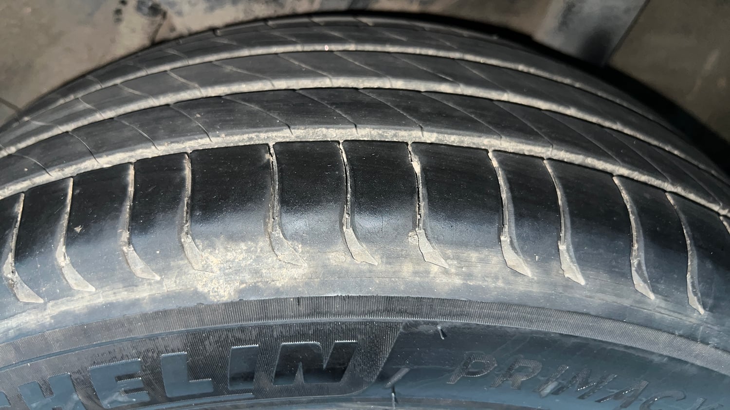 Used 2019 Hyundai Venue SX Plus 1.0 Turbo DCT Petrol Automatic tyres LEFT REAR TYRE TREAD VIEW