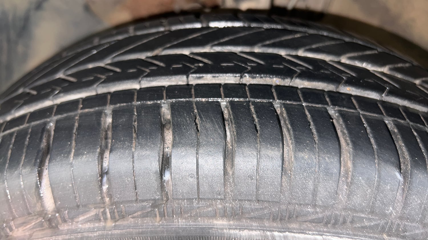 Used 2016 Hyundai Elite i20 Sportz 1.2 Petrol Manual tyres LEFT FRONT TYRE TREAD VIEW
