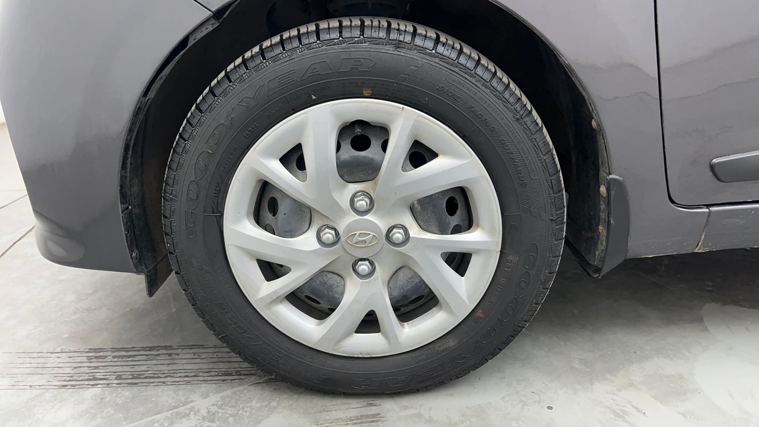 Used 2019 Hyundai Grand i10 Sportz 1.2 Kappa VTVT Petrol Manual tyres LEFT FRONT TYRE RIM VIEW