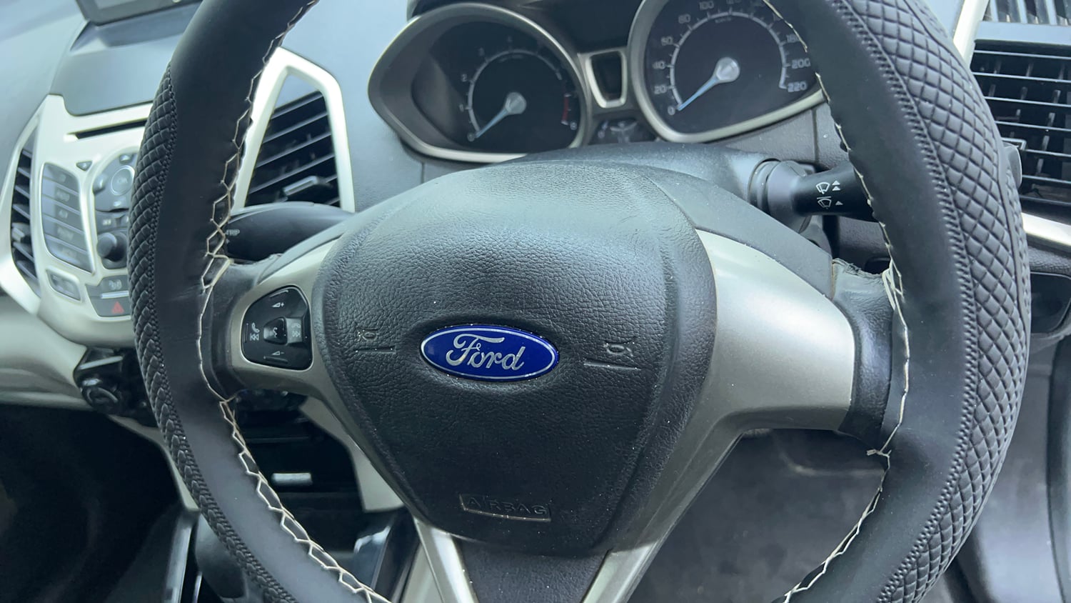 Used 2015 Ford EcoSport Titanium 1.5L Ti-VCT AT Petrol Automatic top_features Airbags