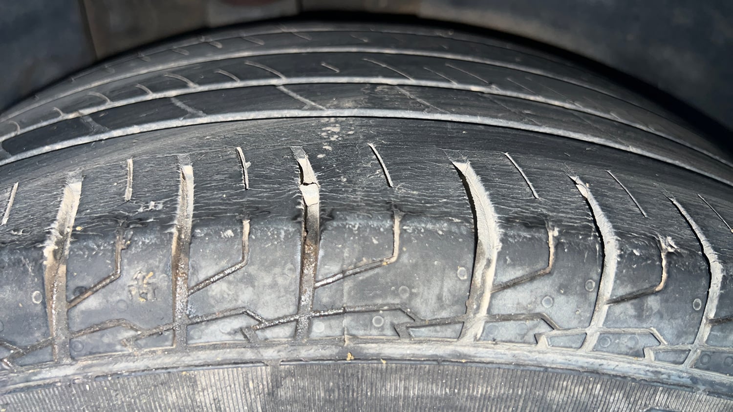 Used 2022 Kia Seltos HTX 1.5 Petrol Manual tyres RIGHT REAR TYRE TREAD VIEW
