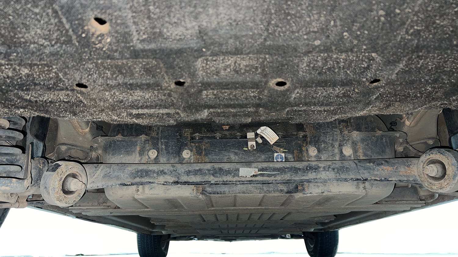 Used 2024 Mahindra XUV400 EL 39.4 KWH Dual Tone Electric Automatic extra REAR UNDERBODY VIEW (TAKEN FROM REAR)