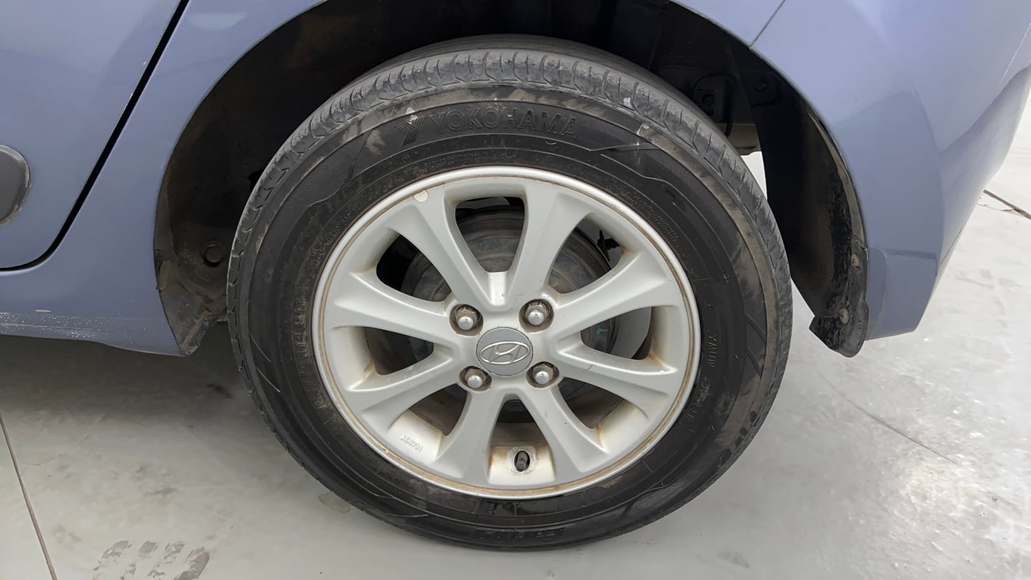 Used 2015 Hyundai Grand i10 Asta AT 1.2 Kappa VTVT Petrol Automatic tyres LEFT REAR TYRE RIM VIEW