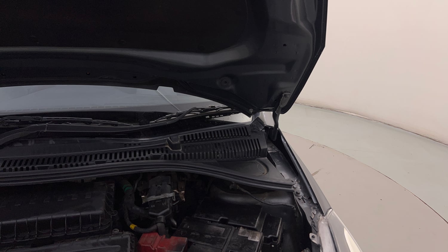 Used 2024 Tata Tiago XZA Plus Petrol Automatic engine ENGINE LEFT SIDE HINGE & APRON VIEW