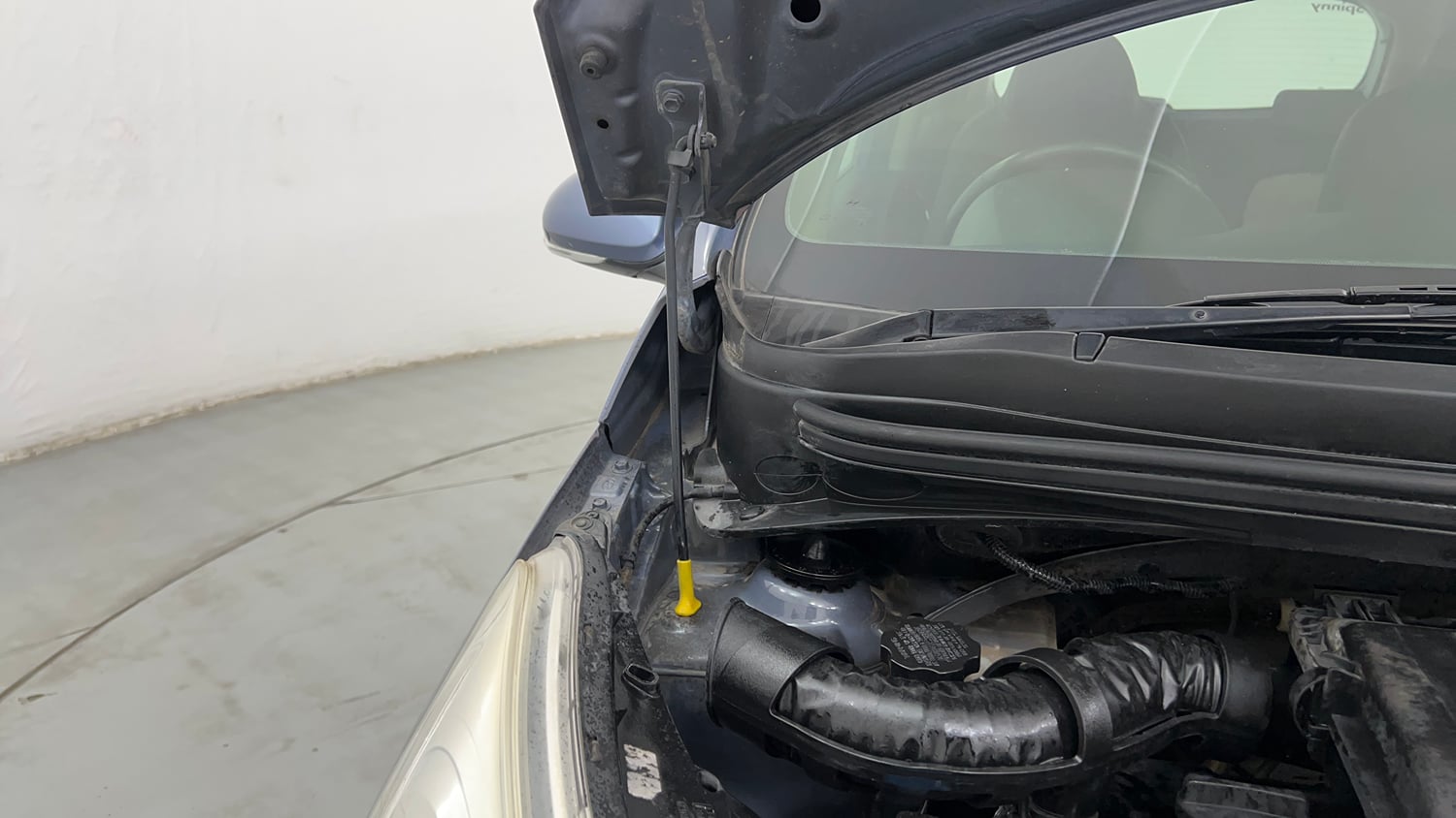 Used 2015 Hyundai Grand i10 Asta AT 1.2 Kappa VTVT Petrol Automatic engine ENGINE RIGHT SIDE HINGE & APRON VIEW