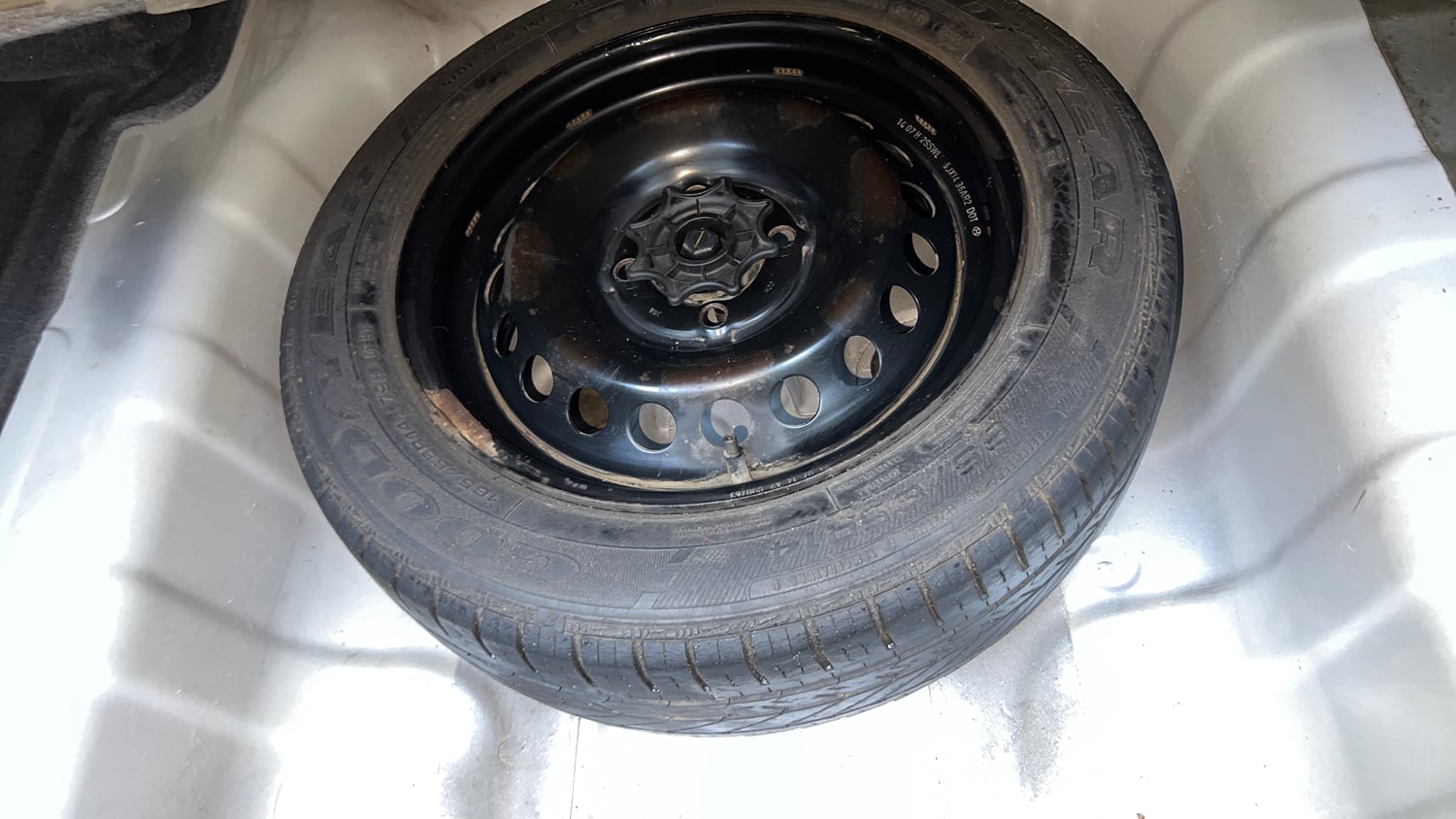 Used 2014 Hyundai Xcent S 1.2 Petrol Manual tyres SPARE TYRE VIEW
