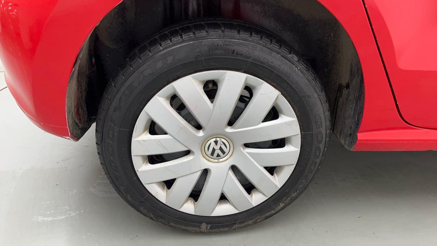 Used 2014 Volkswagen Polo Comfortline 1.2L (P) Petrol Manual tyres RIGHT REAR TYRE RIM VIEW
