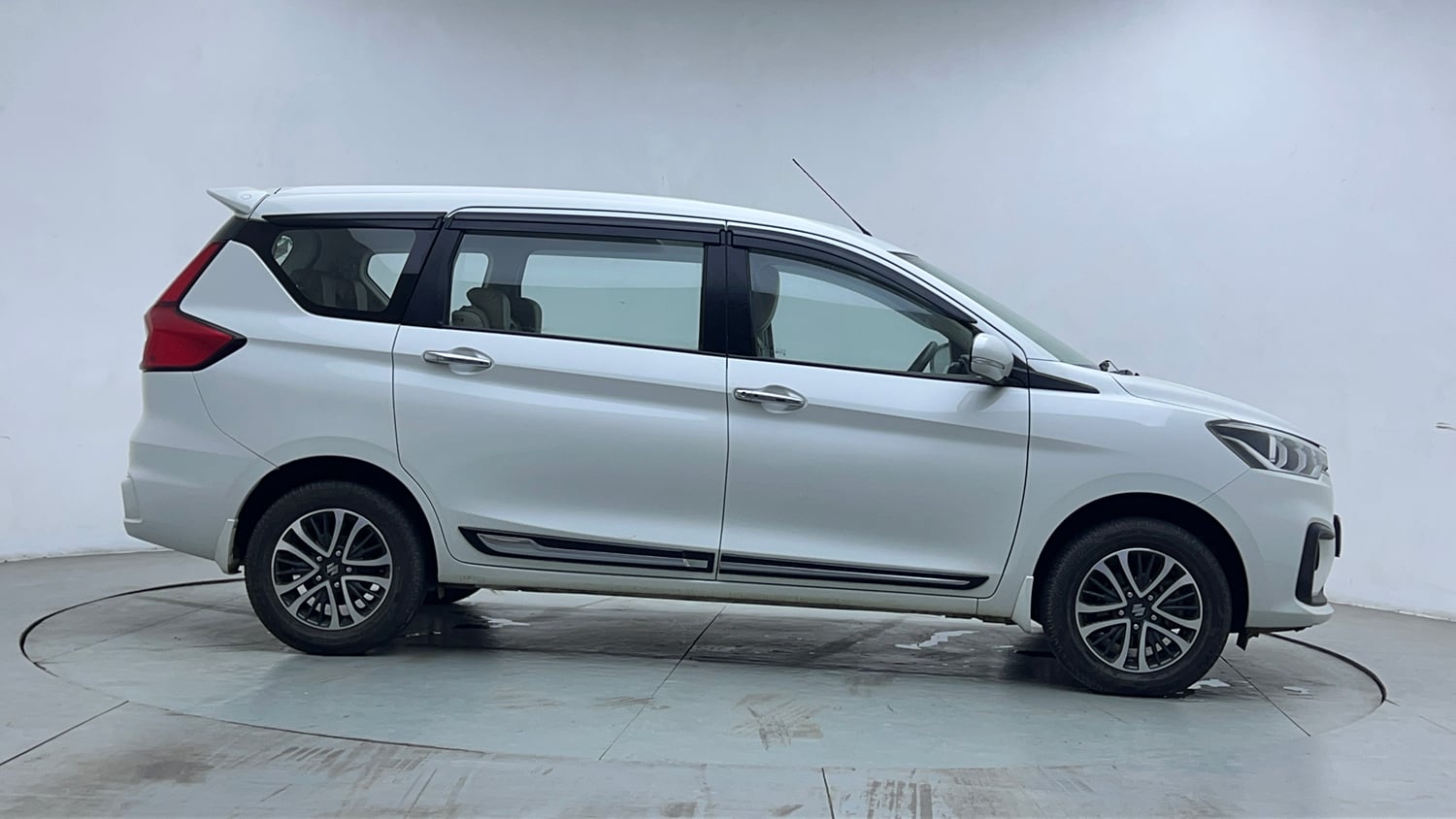 Used 2023 Maruti Suzuki Ertiga ZXi (O) CNG Cng Manual exterior RIGHT SIDE VIEW