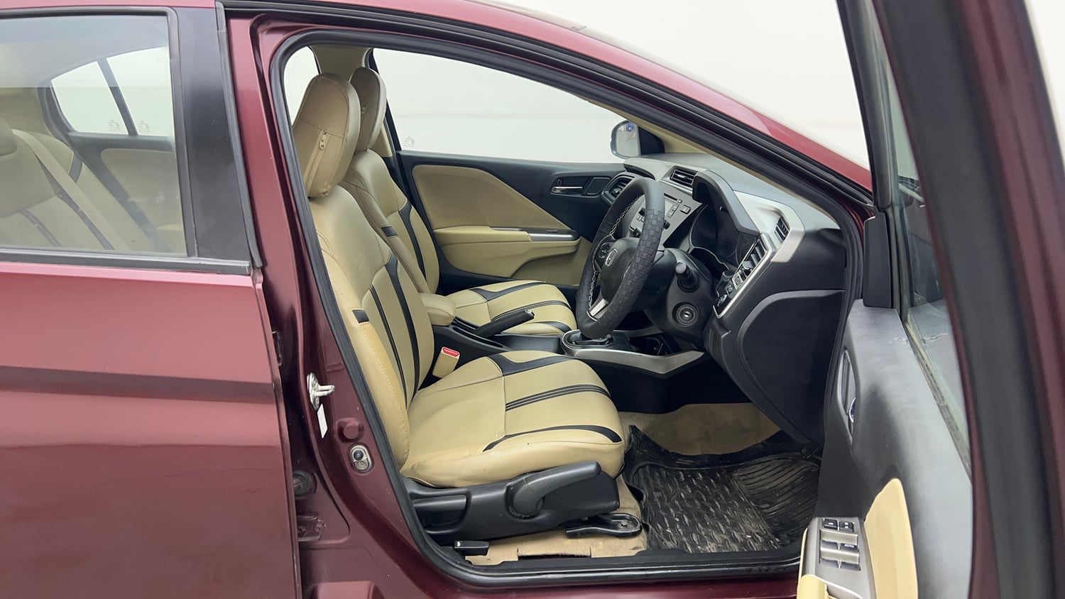 Used 2016 Honda City V Petrol Manual interior RIGHT SIDE FRONT DOOR CABIN VIEW