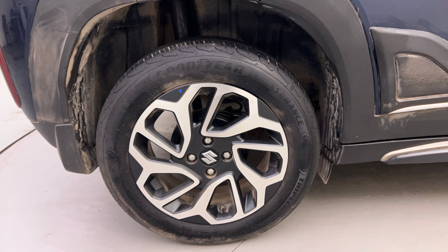 Used 2024 Maruti Suzuki Fronx Alpha 1.0L Turbo 6 AT Petrol Automatic tyres RIGHT REAR TYRE RIM VIEW