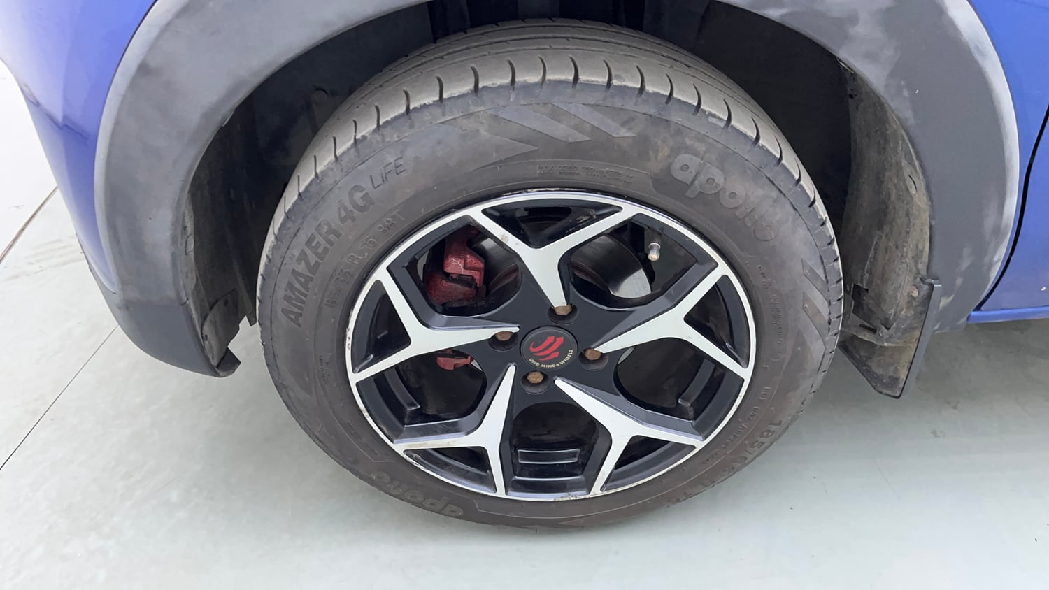 Used 2022 Renault Triber RXZ Dual Tone Petrol Manual tyres LEFT FRONT TYRE RIM VIEW