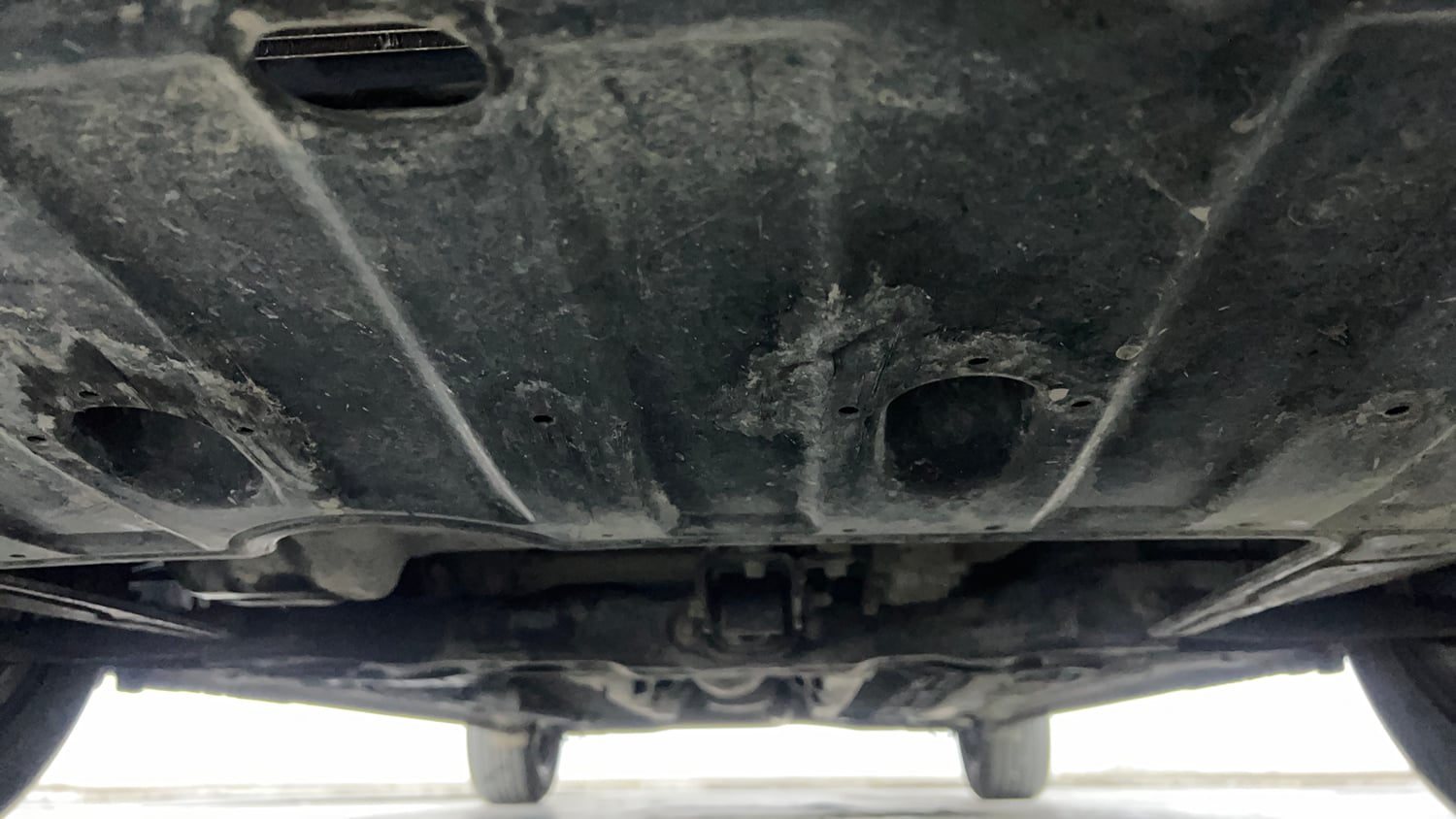 Used 2023 Hyundai Verna SX (O)1.5 MPi Petrol Manual extra FRONT LEFT UNDERBODY VIEW