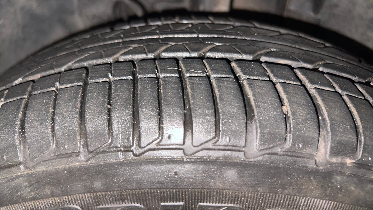 Used 2024 Tata Tiago XZA Plus Petrol Automatic tyres LEFT FRONT TYRE TREAD VIEW
