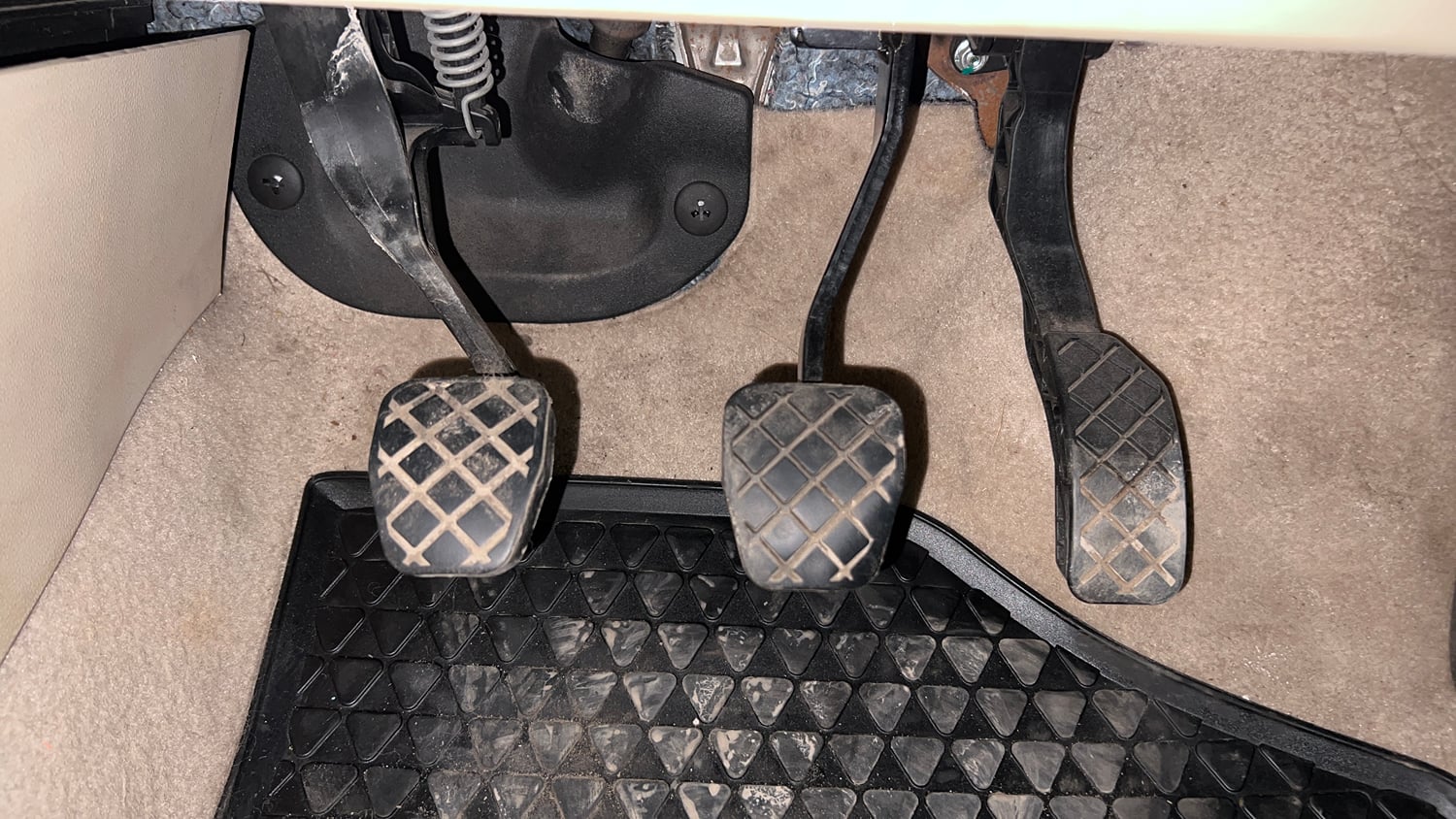 Used 2014 Volkswagen Vento Highline Petrol Petrol Manual interior PEDALS VIEW
