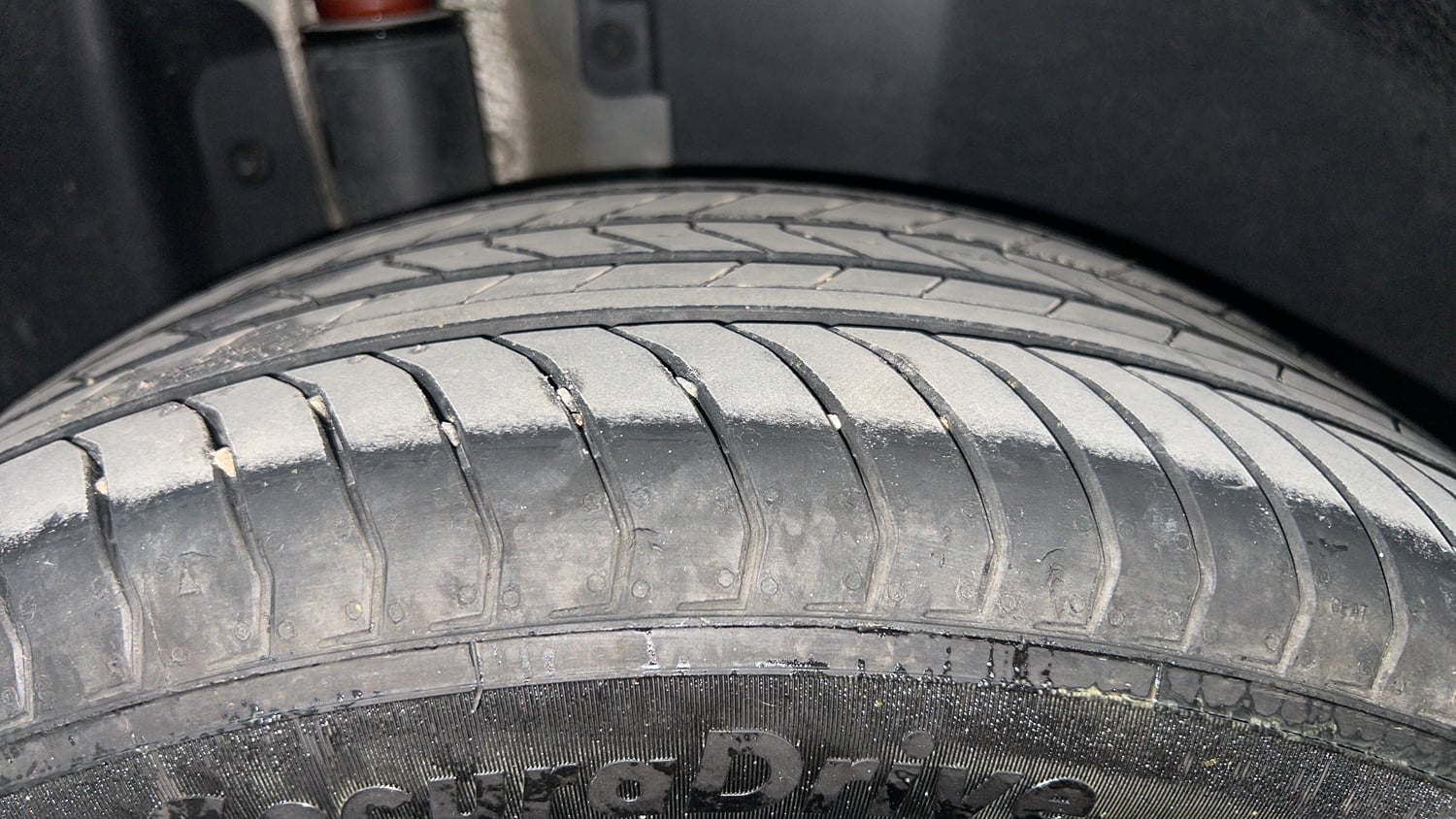 Used 2026 MG Motors Windsor EV Essence Pro Electric Automatic tyres RIGHT REAR TYRE TREAD VIEW
