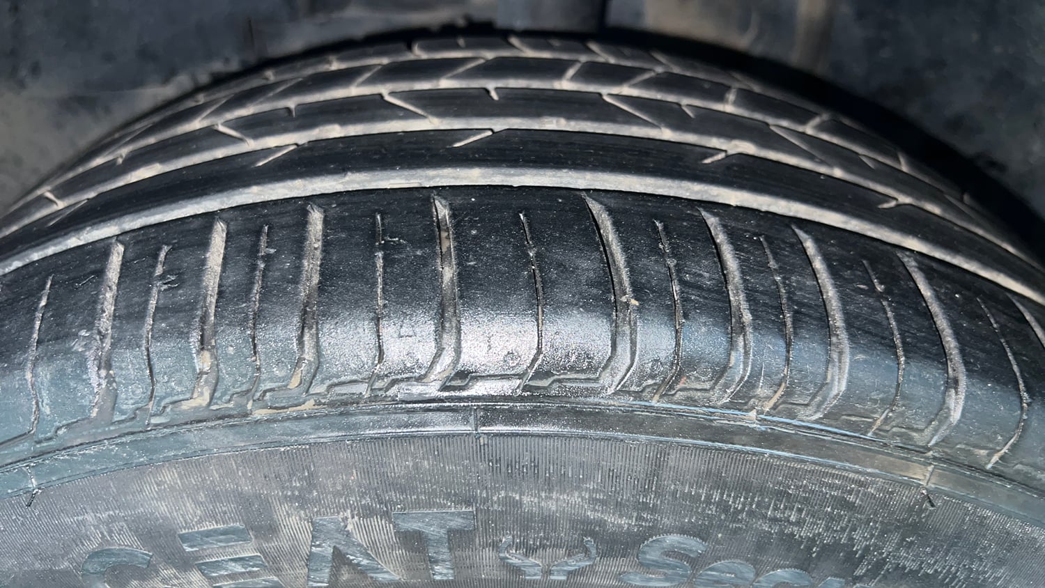 Used 2019 Tata Nexon XMA Diesel Diesel Automatic tyres LEFT FRONT TYRE TREAD VIEW