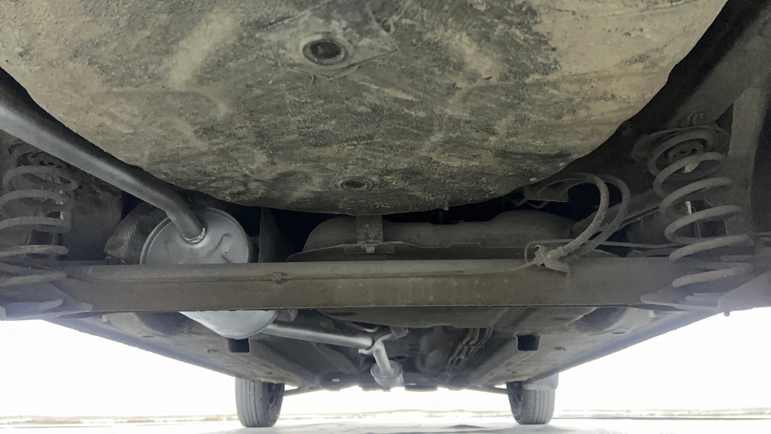 Used 2018 Renault Kwid 1.0 RXT AMT Opt Petrol Automatic extra REAR UNDERBODY VIEW (TAKEN FROM REAR)