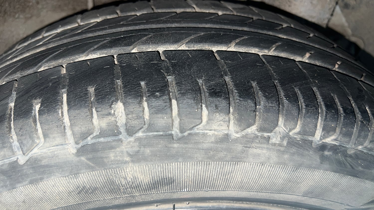 Used 2019 Hyundai Elite i20 Sportz Plus 1.2 CVT Petrol Automatic tyres LEFT REAR TYRE TREAD VIEW