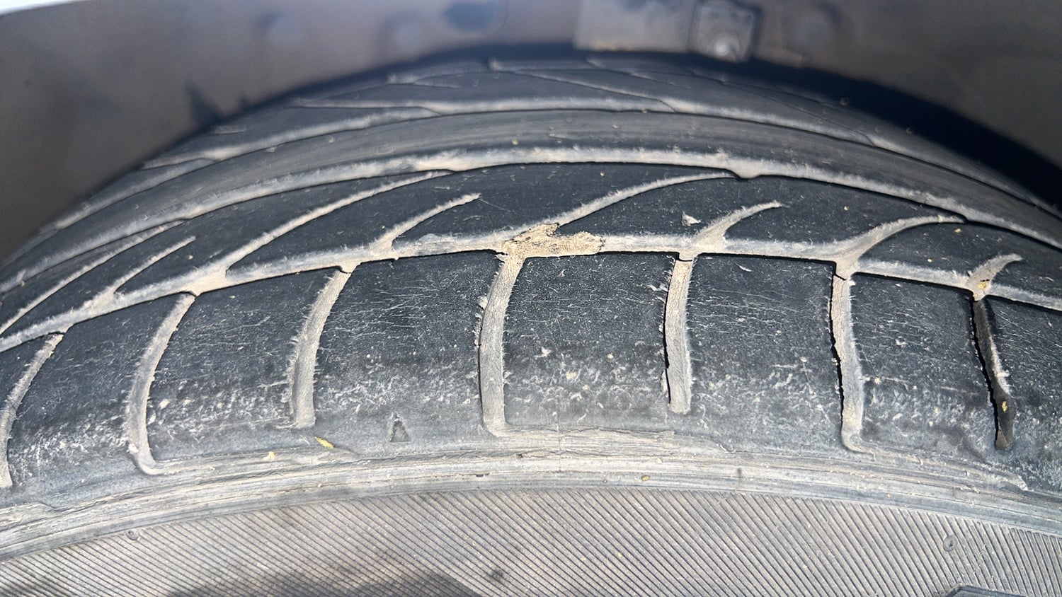 Used 2015 Ford EcoSport Titanium 1.5L Ti-VCT AT Petrol Automatic tyres LEFT FRONT TYRE TREAD VIEW