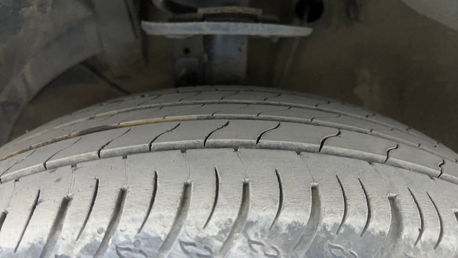 Used 2024 Maruti Suzuki XL6 Zeta MT Petrol Petrol Manual tyres LEFT FRONT TYRE TREAD VIEW