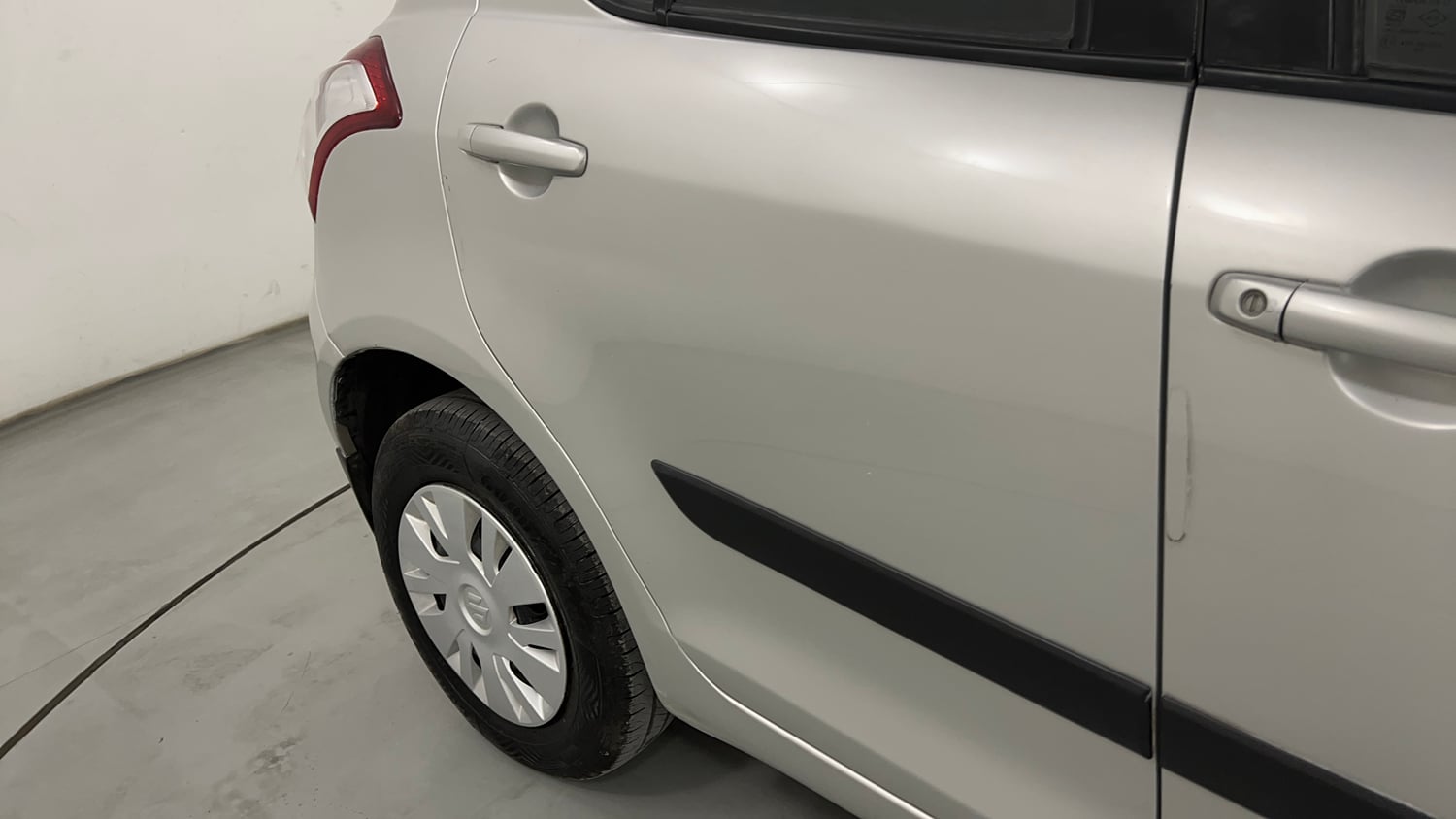 Used 2014 Maruti Suzuki Swift VXi Petrol Manual dents MINOR DENT