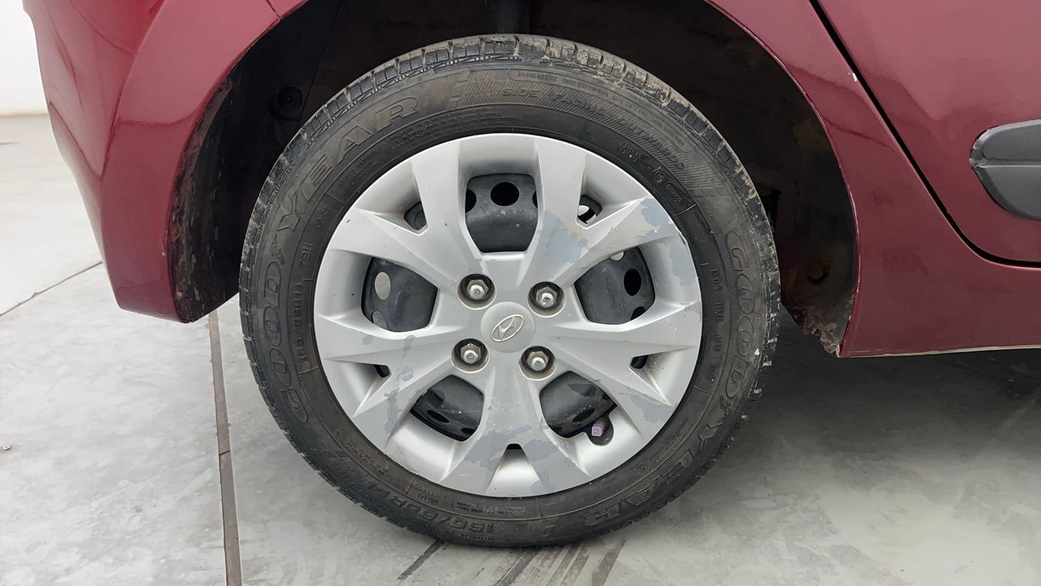 Used 2015 Hyundai Grand i10 Sportz 1.2 Kappa VTVT Petrol Manual tyres RIGHT REAR TYRE RIM VIEW