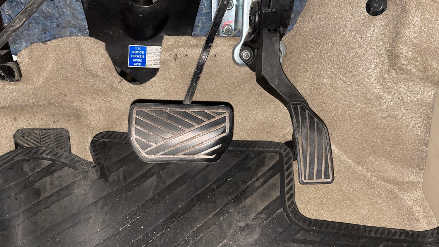 Used 2016 Maruti Suzuki Ertiga VXI AT Petrol Automatic interior PEDALS VIEW