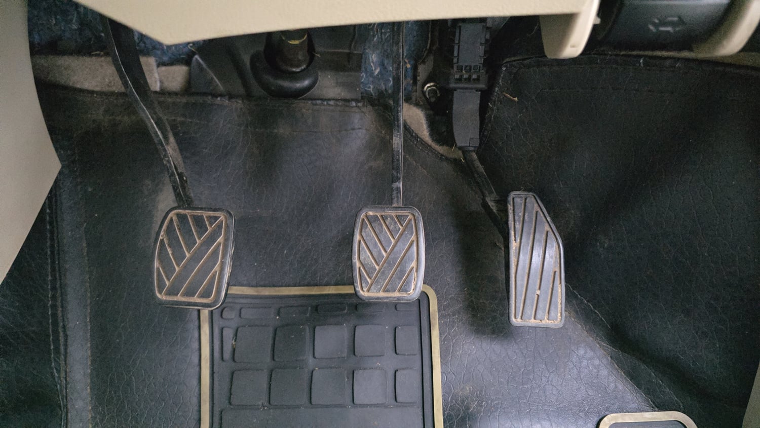 Used 2020 Maruti Suzuki New Ertiga ZXi Petrol Manual interior PEDALS VIEW