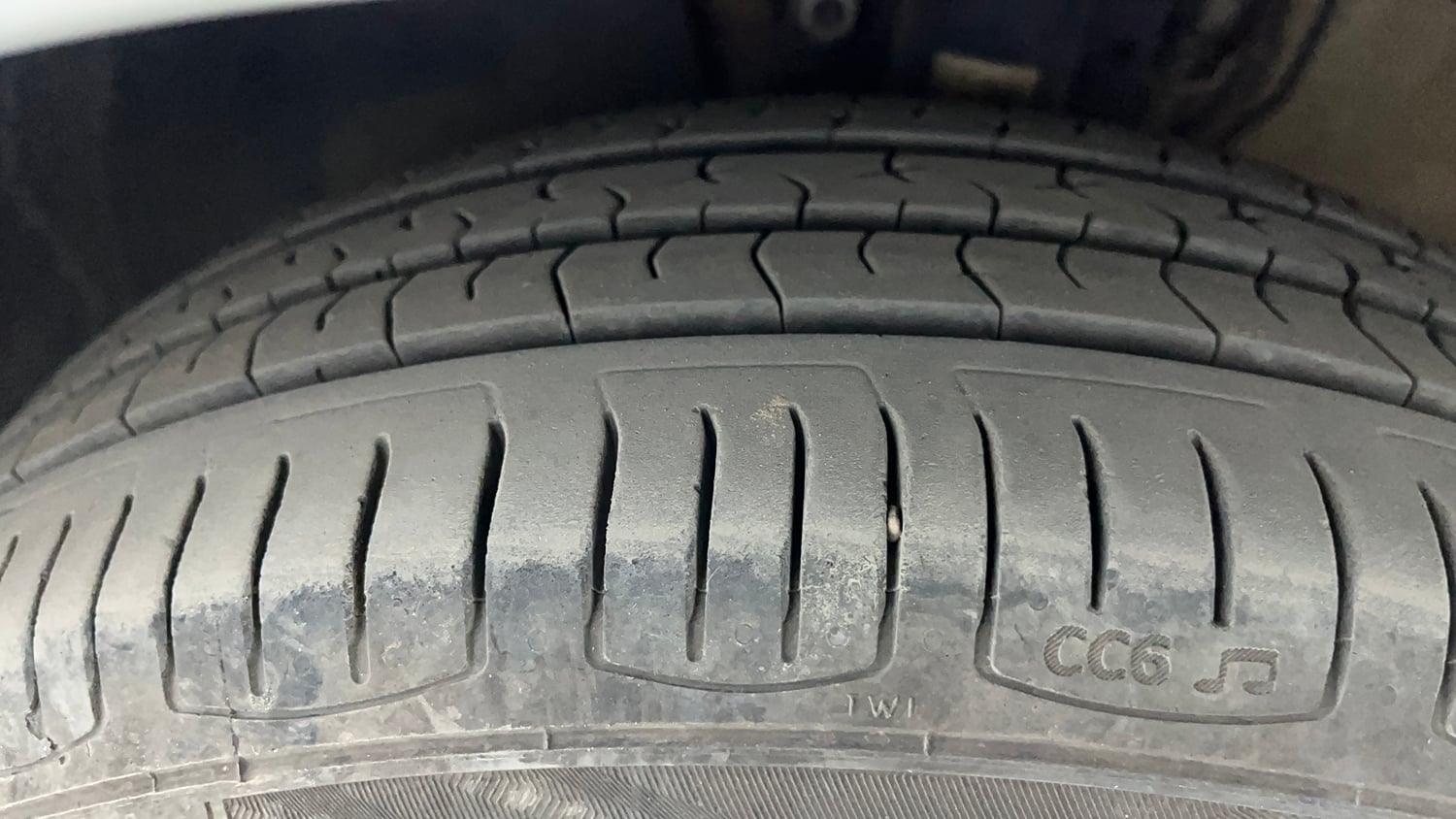 Used 2020 Volkswagen Polo Comfortline Plus 1.0L MPI Petrol Manual tyres LEFT FRONT TYRE TREAD VIEW