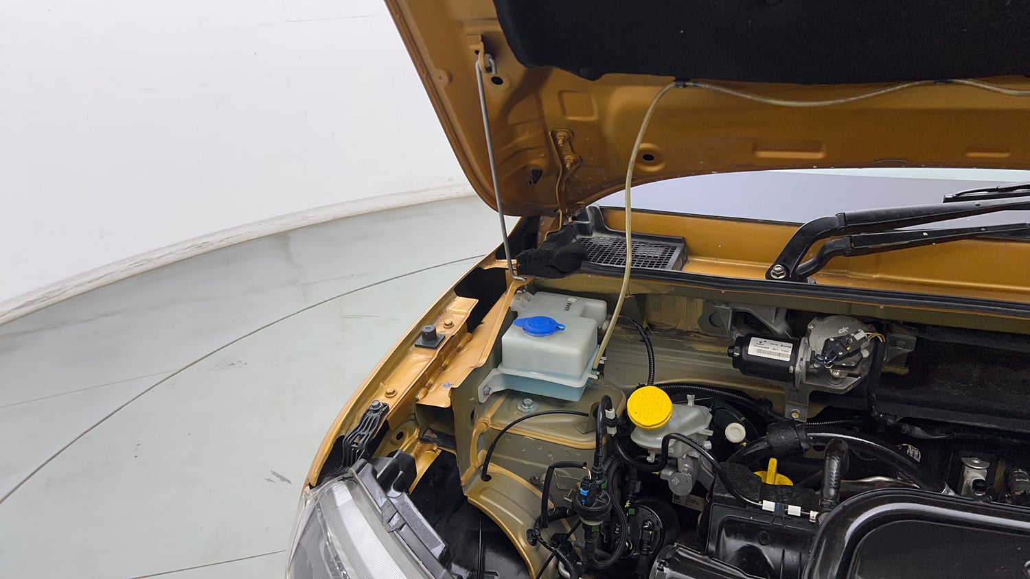 Used 2022 Renault Kwid CLIMBER AMT Petrol Automatic engine ENGINE RIGHT SIDE HINGE & APRON VIEW