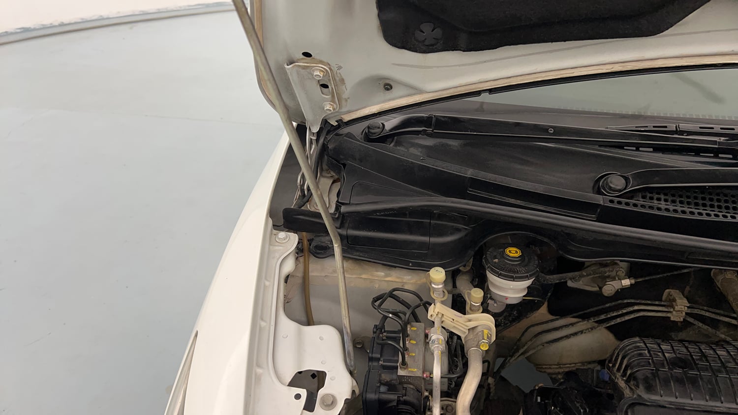 Used 2016 Honda Jazz SV Petrol Petrol Manual engine ENGINE RIGHT SIDE HINGE & APRON VIEW