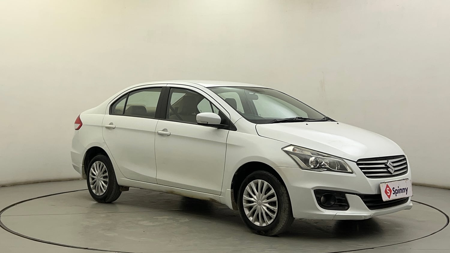Used 2016 Maruti Suzuki Ciaz VXi+ Petrol Manual exterior RIGHT FRONT CORNER VIEW