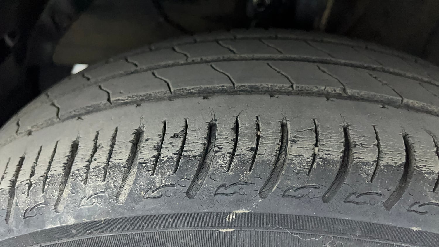 Used 2020 Maruti Suzuki Baleno Delta Petrol Manual tyres LEFT FRONT TYRE TREAD VIEW