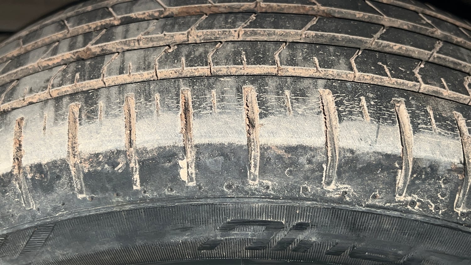 Used 2022 Maruti Suzuki Baleno Zeta AGS Petrol Automatic tyres LEFT FRONT TYRE TREAD VIEW