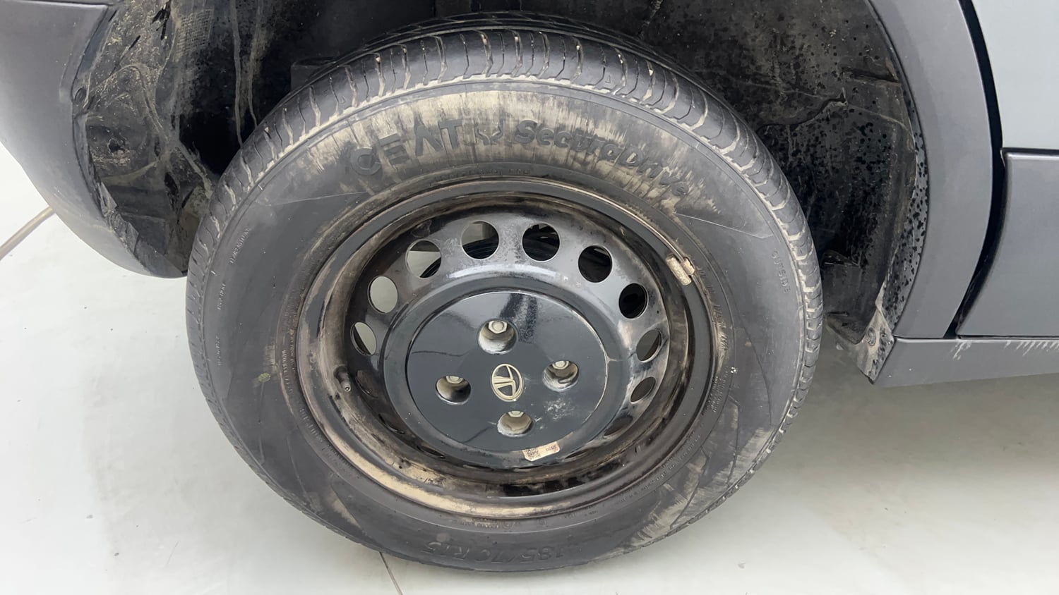 Used 2024 Tata Punch Pure MT Petrol Manual tyres RIGHT REAR TYRE RIM VIEW
