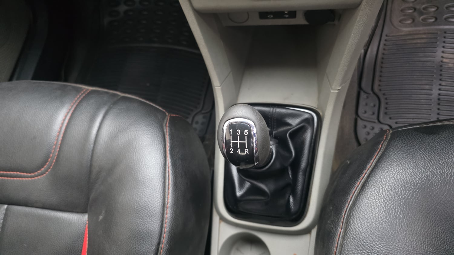 Used 2019 Tata Tiago Revotron XT Petrol Manual interior GEAR  KNOB VIEW